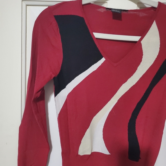 Red Patterned Limited Sweater - Picture 2 of 8